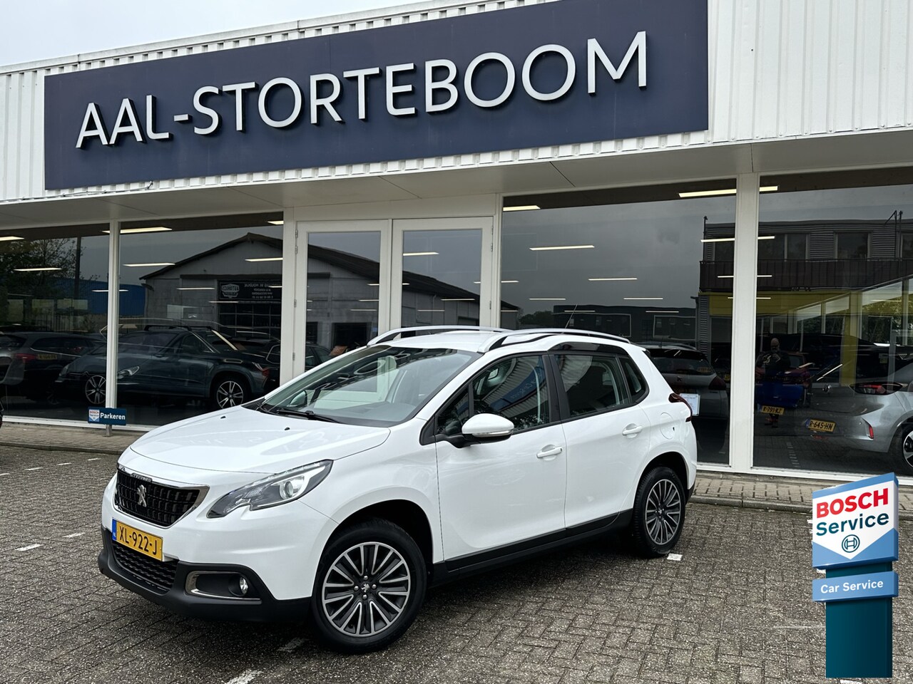 Peugeot 2008 - 1.2 PureTech Blue Lion | Navi | Bluetooth | DAB+ | Apple Carplay | PDC | Cruise Control - AutoWereld.nl