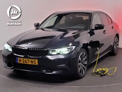 BMW 3-serie - 330e Sportline | Trekhaak/1500 KG| 18" Velg | LED Koplampen | Navi / Apple Carplay | Live