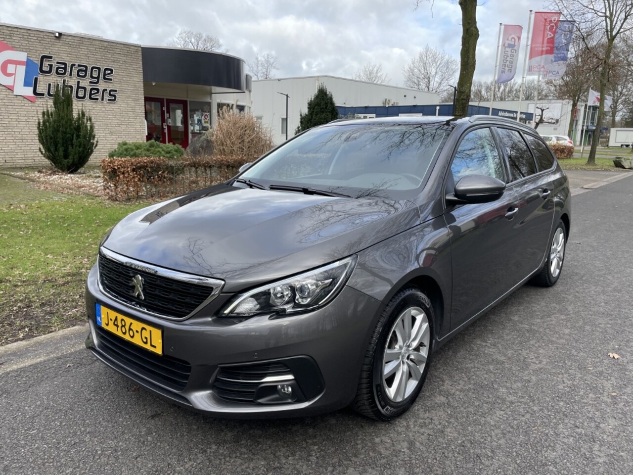 Peugeot 308 SW - 1.2T Blue Lease Executive 110PK - AutoWereld.nl