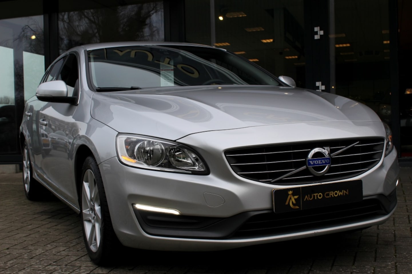 Volvo V60 - 1.6 D2 Momentum BJ.2014 NAP! - AutoWereld.nl