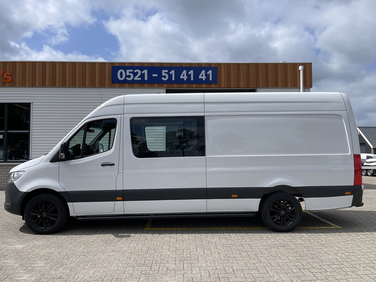 Mercedes-Benz Sprinter - 317 1.9 CDI 170pk L3H2 RWD / luxe DC 5 persoons / rijklaar € 49.950 ex btw / trekhaak / cl - AutoWereld.nl