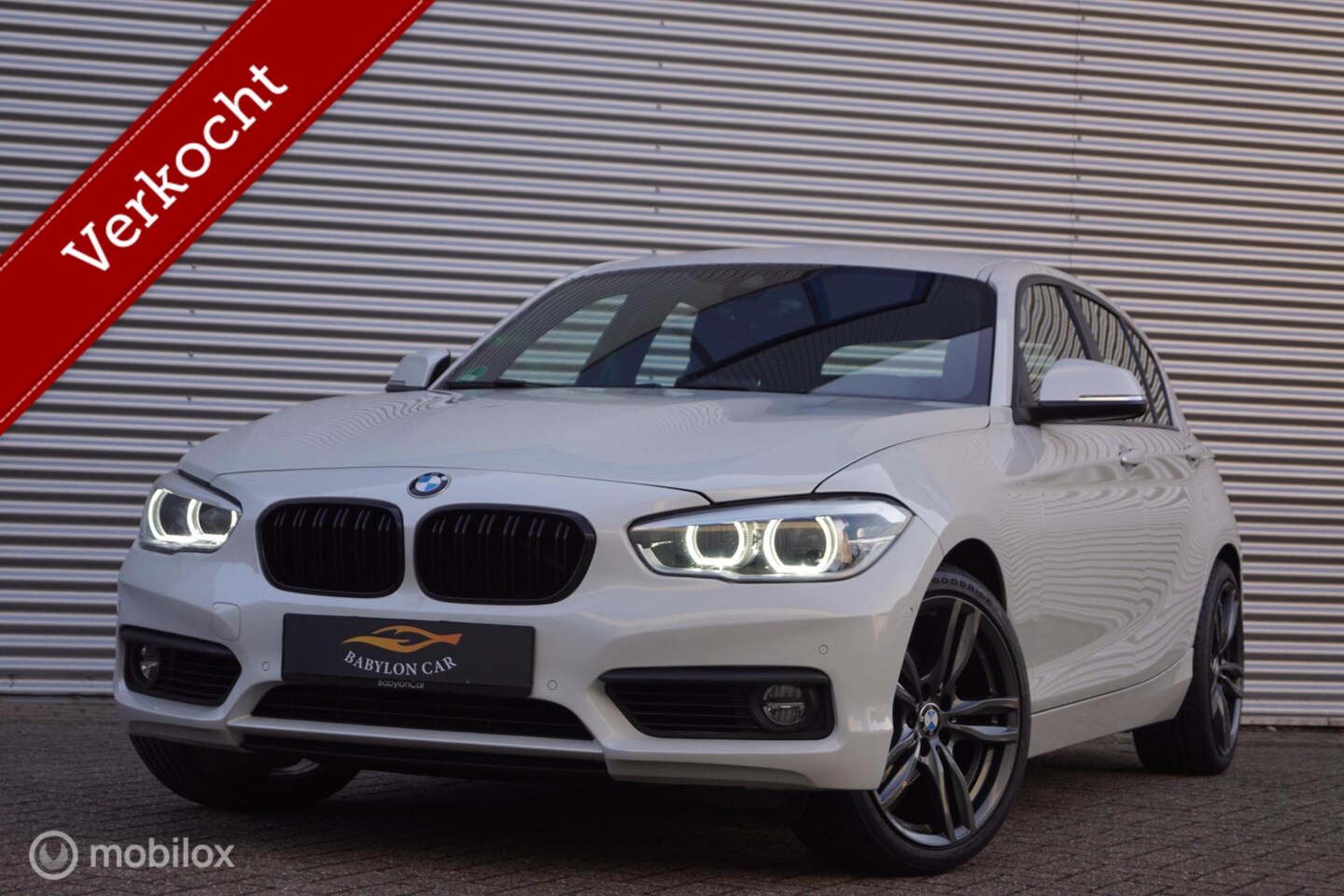 BMW 1-serie - 120i AUTOMAAT/185PK/NAVI/EXNON/LED/LEDER/EDITION - AutoWereld.nl