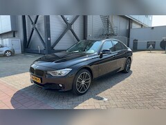 BMW 3-serie - 320i High Executive