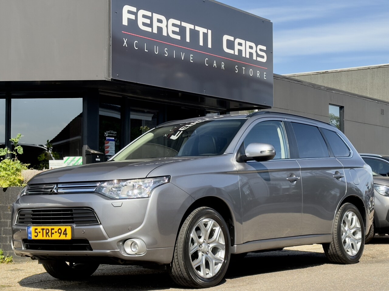 Mitsubishi Outlander - 2.0 AUT6 PHEV INSTYLE+ LEDER SCHUIF/K-DAK NAVI CAMERA LMV PDC - AutoWereld.nl