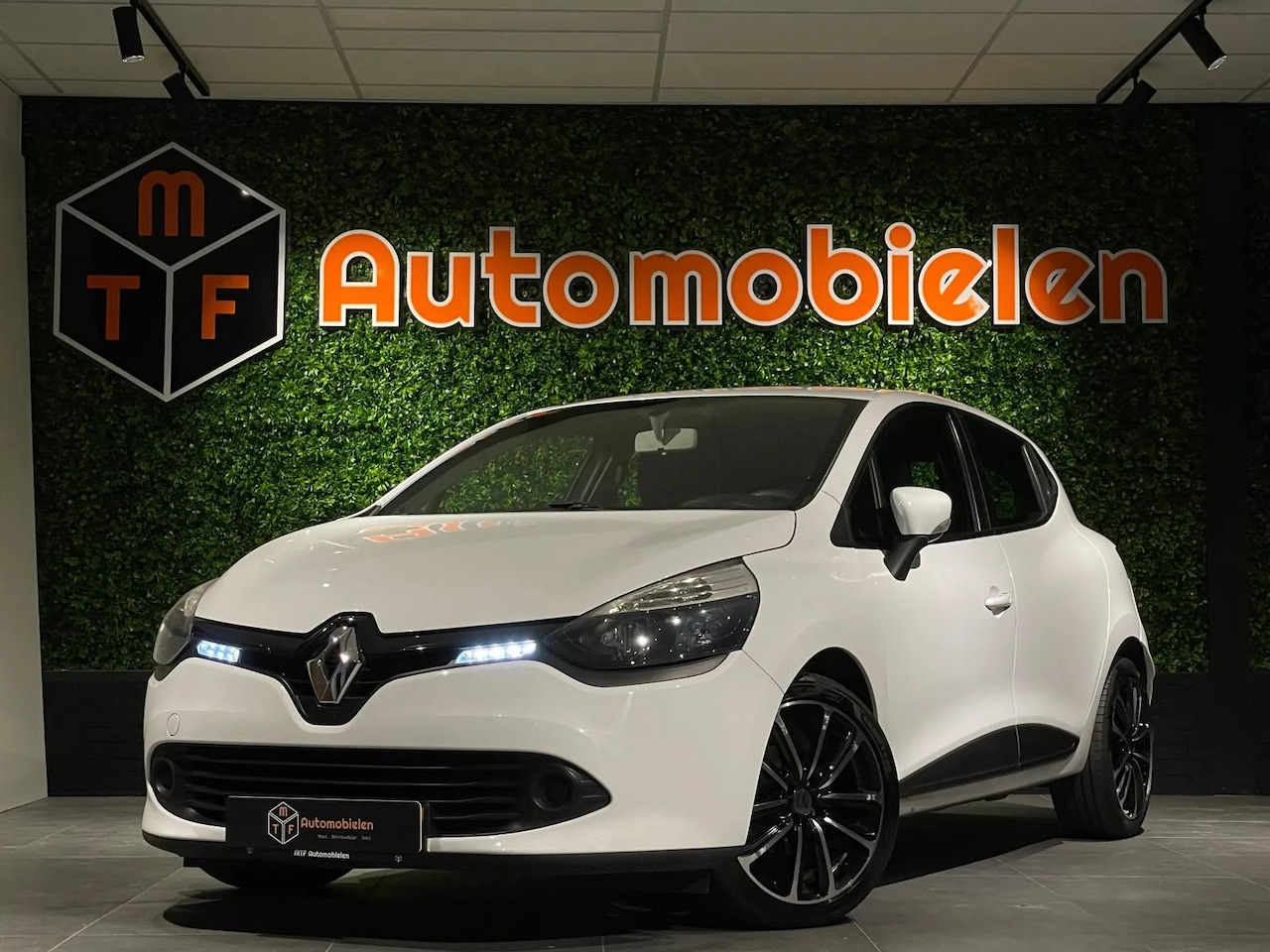 Renault Clio - 1.2 16V 75 Authentique - AutoWereld.nl