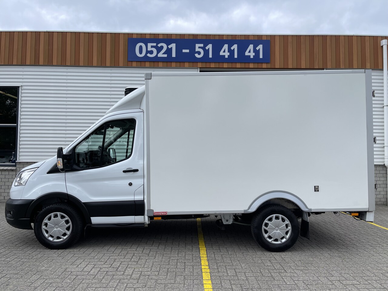 Ford Transit - 2.0 TDCI 130pk automaat / smartbox bakwagen met Carrier koeling ! / lease vanaf € 638 / ai - AutoWereld.nl