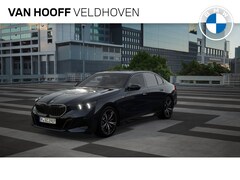 BMW 5-serie - 520i High Executive M Sport Automaat / Panoramadak / Trekhaak / Parking Assistant Professi