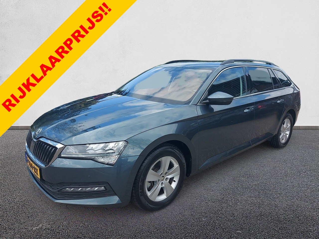 Skoda Superb Combi - 1.5 TSI ACT Business Edition Automaat, airco,trekhaak,cruise,stoelverwarming,parkeersensor - AutoWereld.nl
