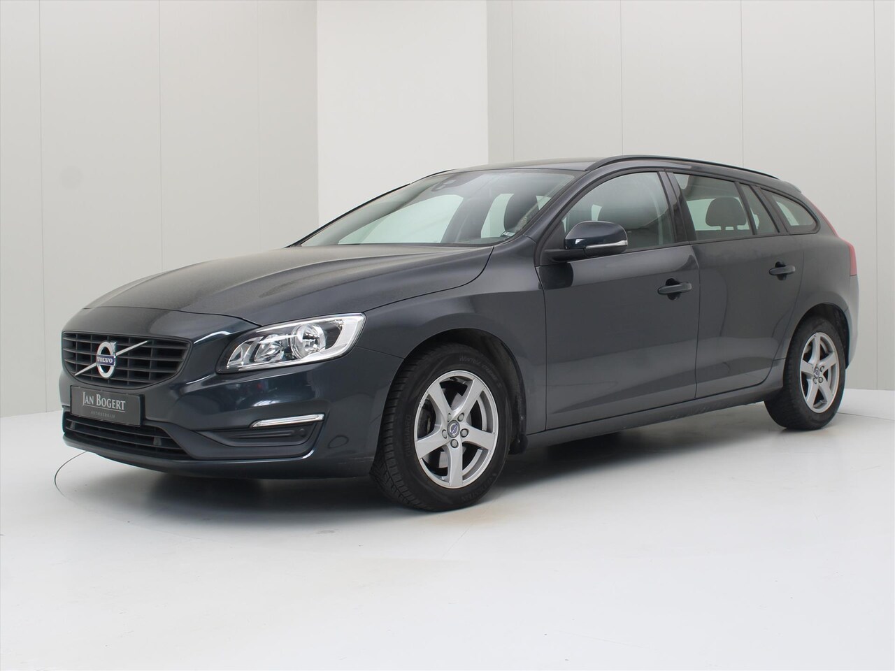 Volvo V60 - T2 122pk Geartronic Kinetic [ STOELVERWARMING+CLIMAAT+CRUISE+PDC+LMV ] - AutoWereld.nl