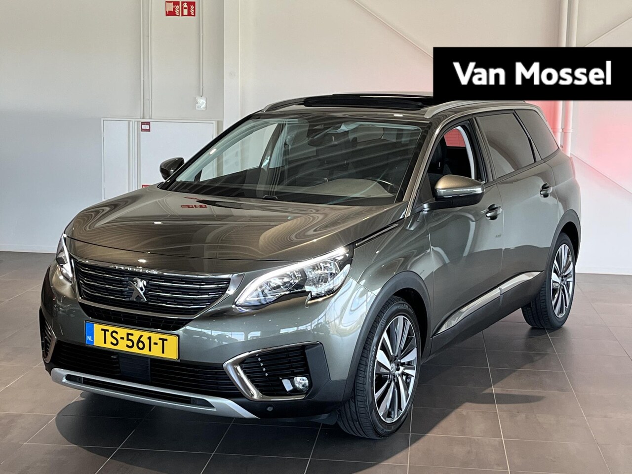 Peugeot 5008 - Allure | PANORAMISCH SCHUIF/KANTELDAK | 130 PK |TREKHAAK  | 7-PERSOONS | 45 DKM | - AutoWereld.nl
