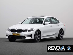 BMW 3-serie - Sedan 320i High Executive | Achteruitrijcamera | Ambiente verlichting | Comfort Access | s