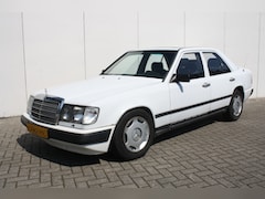 Mercedes-Benz 200-serie - 300 D