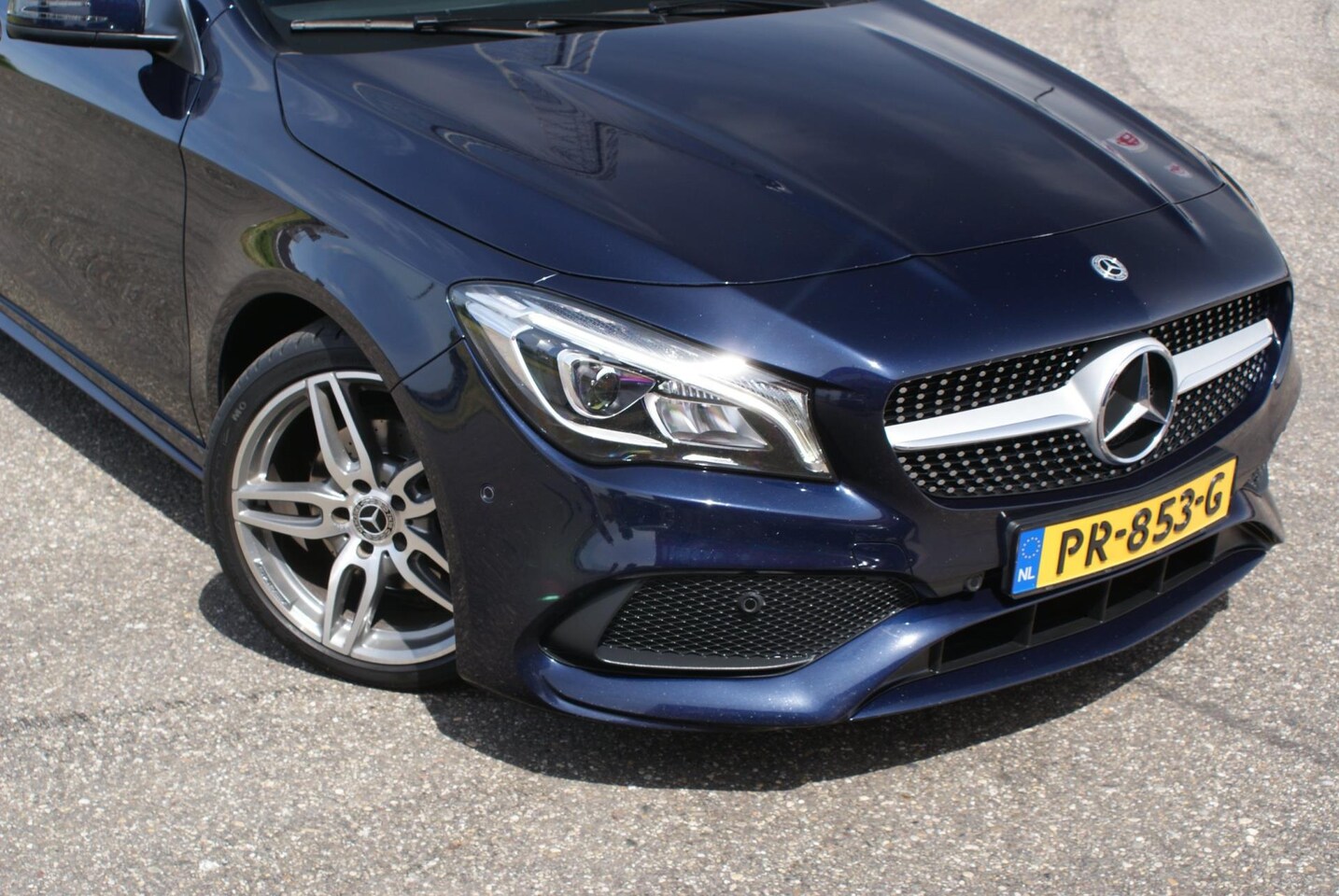 MercedesBenz CLAklasse Shooting Brake 180 d Shooting Brake ///AMG