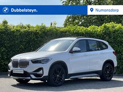 BMW X1 - sDrive20i High Exe | xLine | Panorama | Head-Up | M-Sportstuur | Hooggl. Shadow Line | PDC