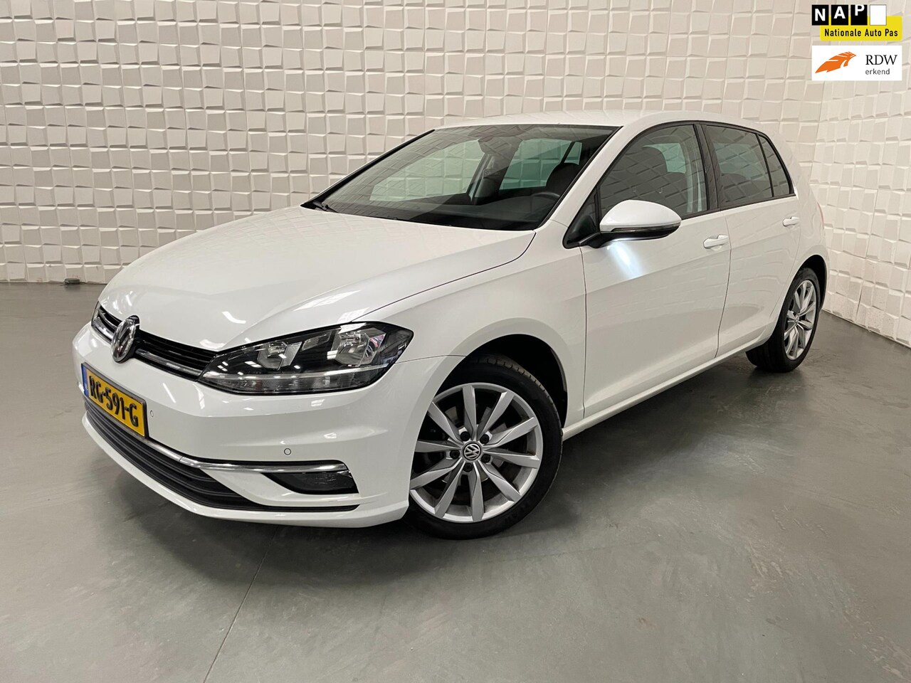 Volkswagen Golf - 1.6 TDI Highline VIRTUAL CAMERA CRUISE NAP - AutoWereld.nl