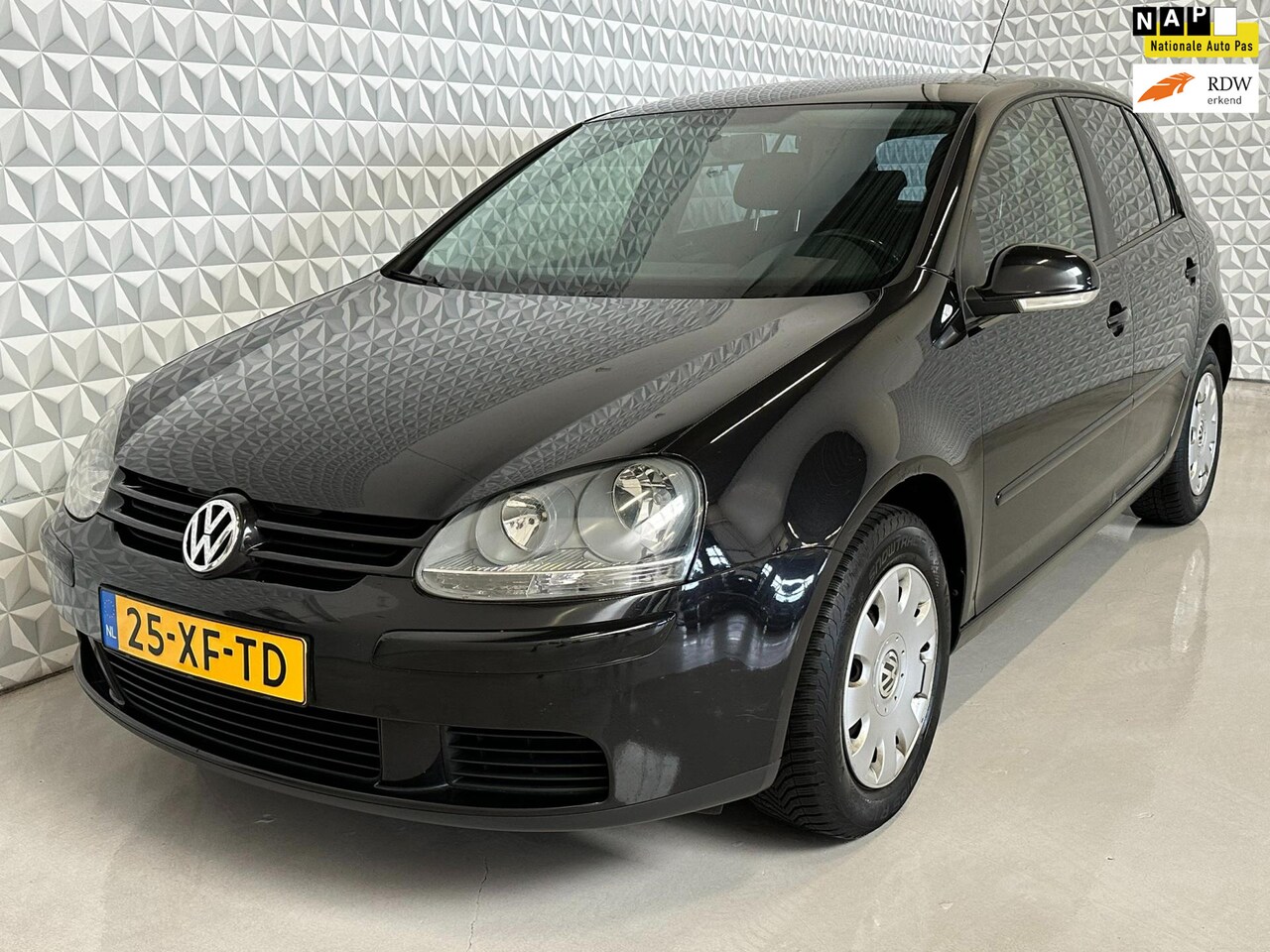 Volkswagen Golf - 1.6 FSI Optive 3 Airconditioning + Elektrische ramen - AutoWereld.nl