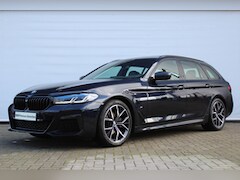 BMW 5-serie Touring - 520i Business Edition Plus M-sport Automaat | Comfortstoelen | Glazen panoramadak | Laserl