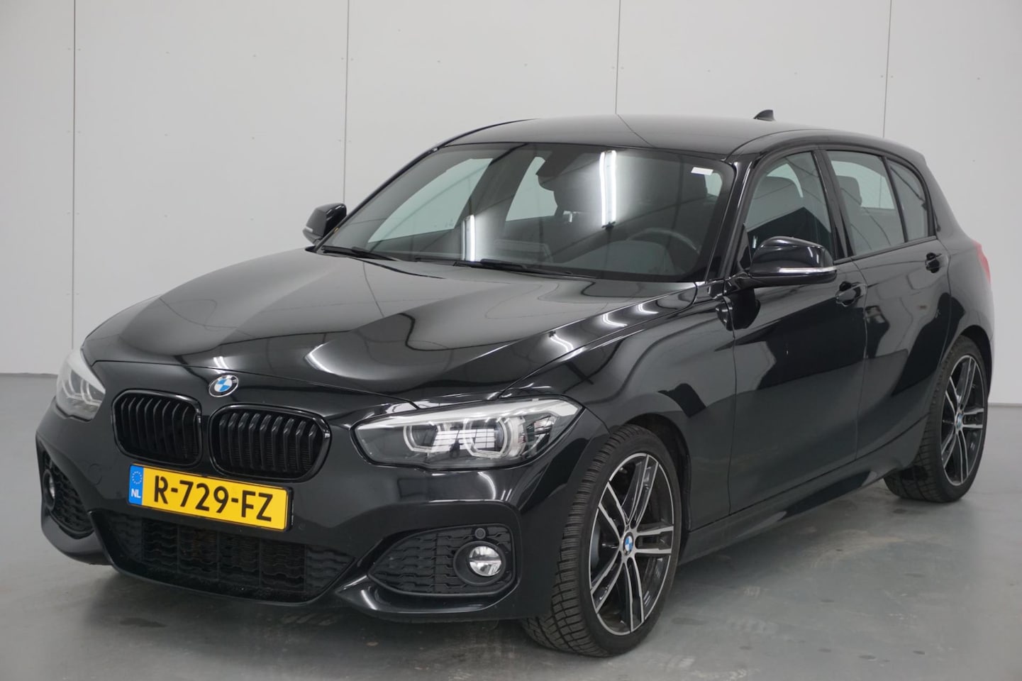 BMW 1-serie - 125i Edition M Sport Shadow High Executive / Automaat / M-Pakket / Harman Kardon / Stoelve - AutoWereld.nl