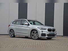 BMW X1 - SDrive20i High Executive - SCHUIFDAK - 19'' - LAGE KM STAND