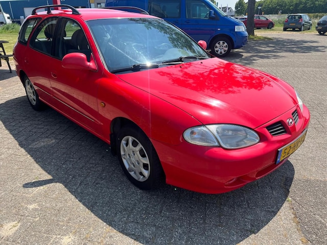 hyundai-lantra-1-6i-gls-srtb-airbag-dakrail-elek-pack.jpg