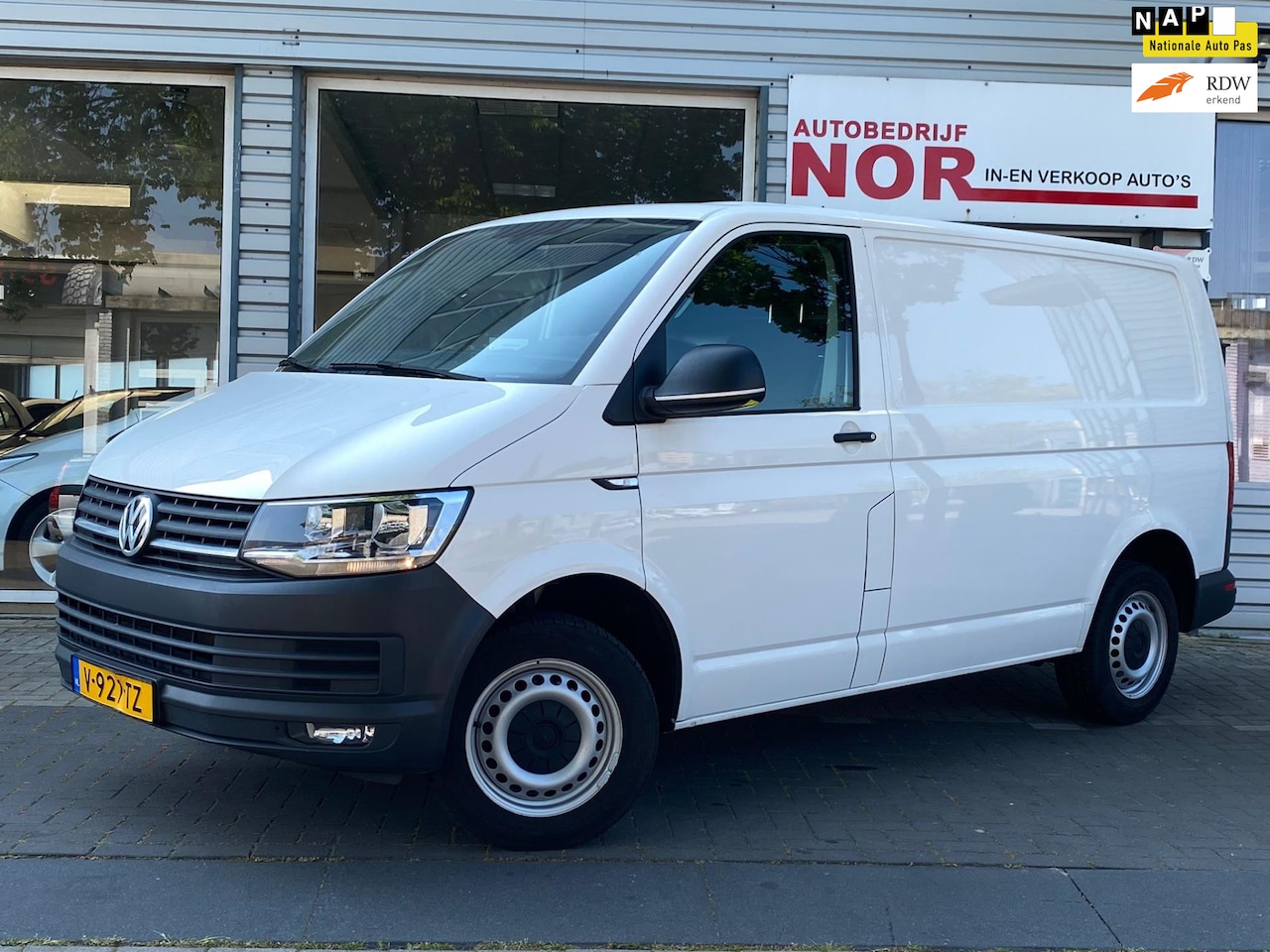 Volkswagen Transporter - 2.0 TDI L1H1 4Motion Trendline 2.0 TDI L1H1 4Motion Trendline - AutoWereld.nl