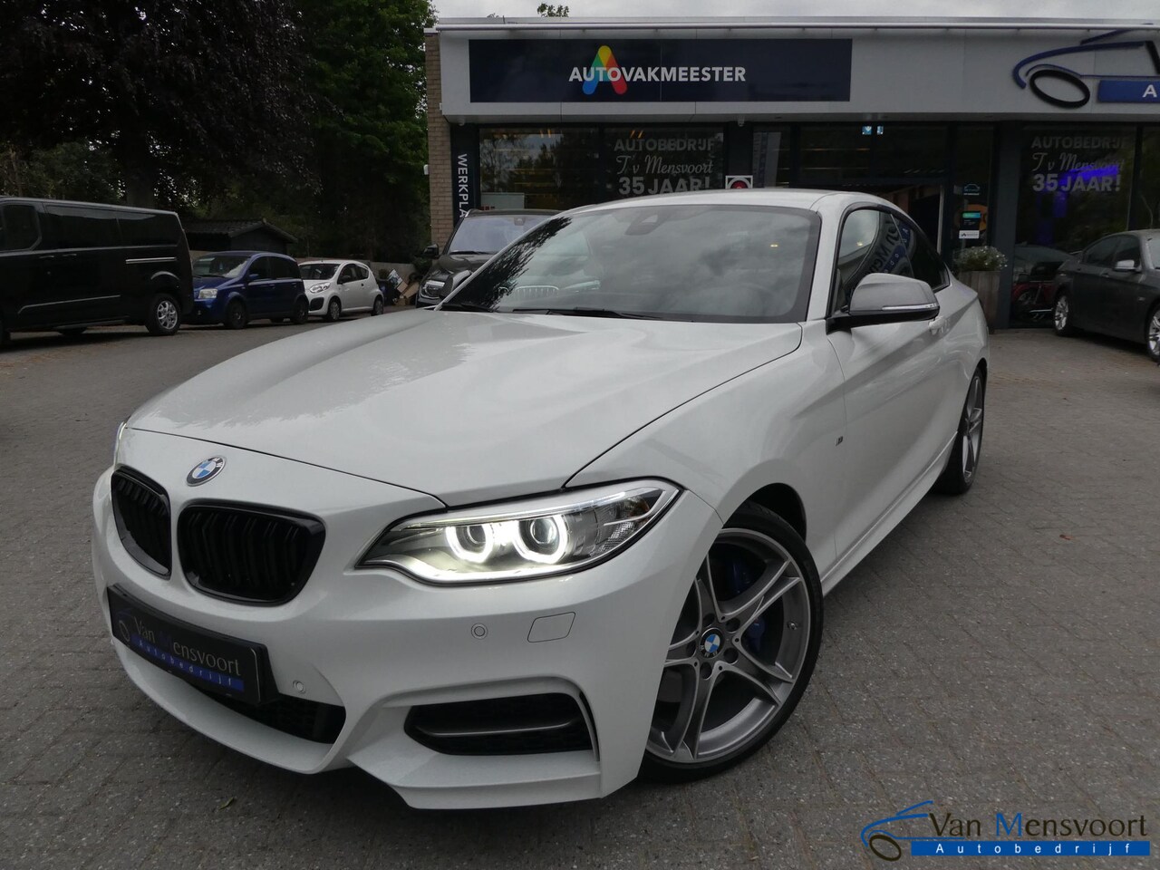 BMW 2-serie Coupé - M235i 326PK Aut High-Exe NaviProf|Camera|HKardon|Keyless - AutoWereld.nl