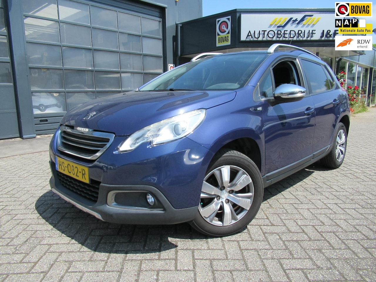 Peugeot 2008 - 1.2 PureTech Style / PANO / AIRCO / TREKHAAK / LMV - AutoWereld.nl