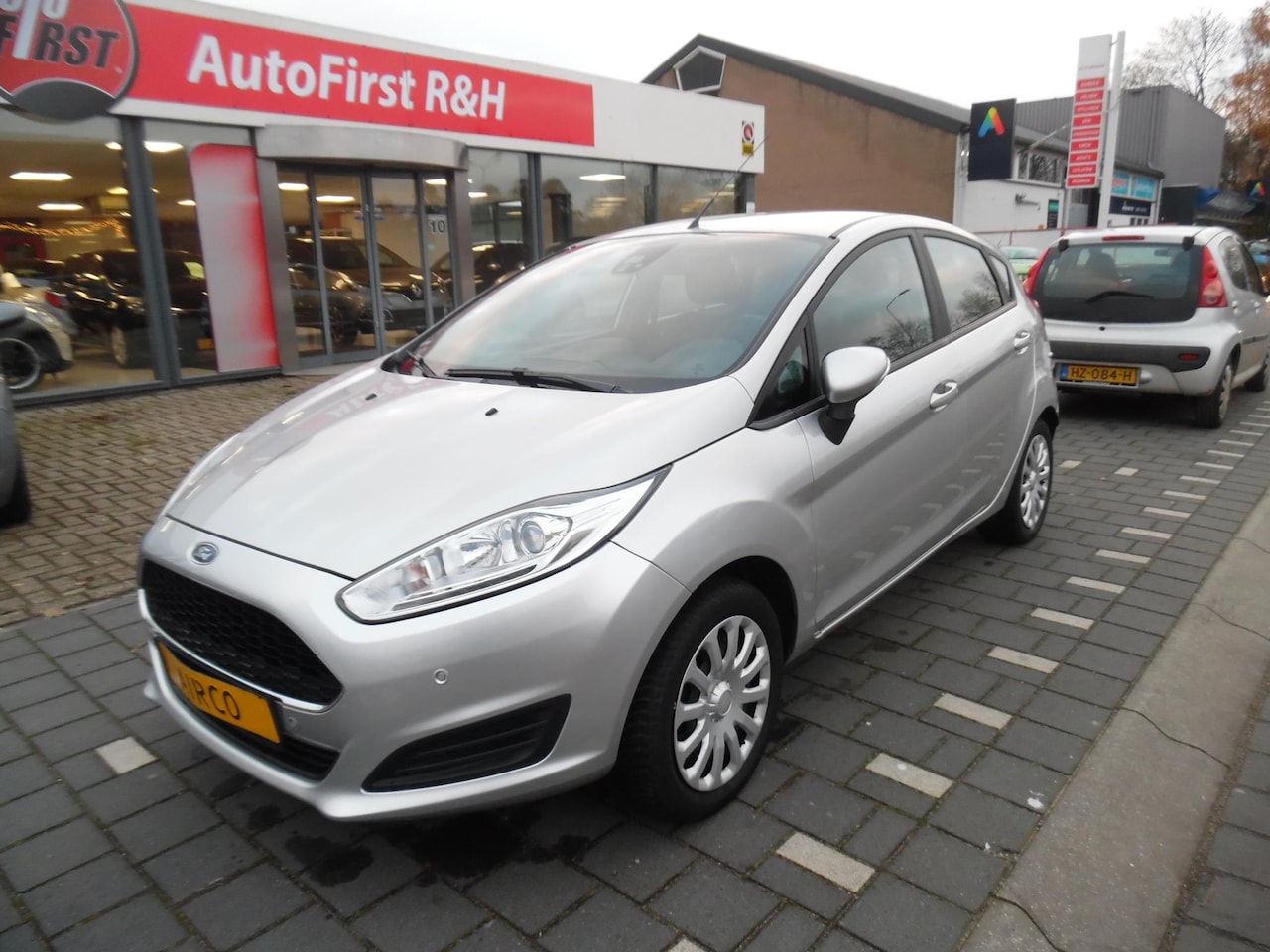 Ford Fiesta - 1.0 Style Ultimate 5 deurs, airco, navigatie, parkeersensoren voor en achter, enz - AutoWereld.nl