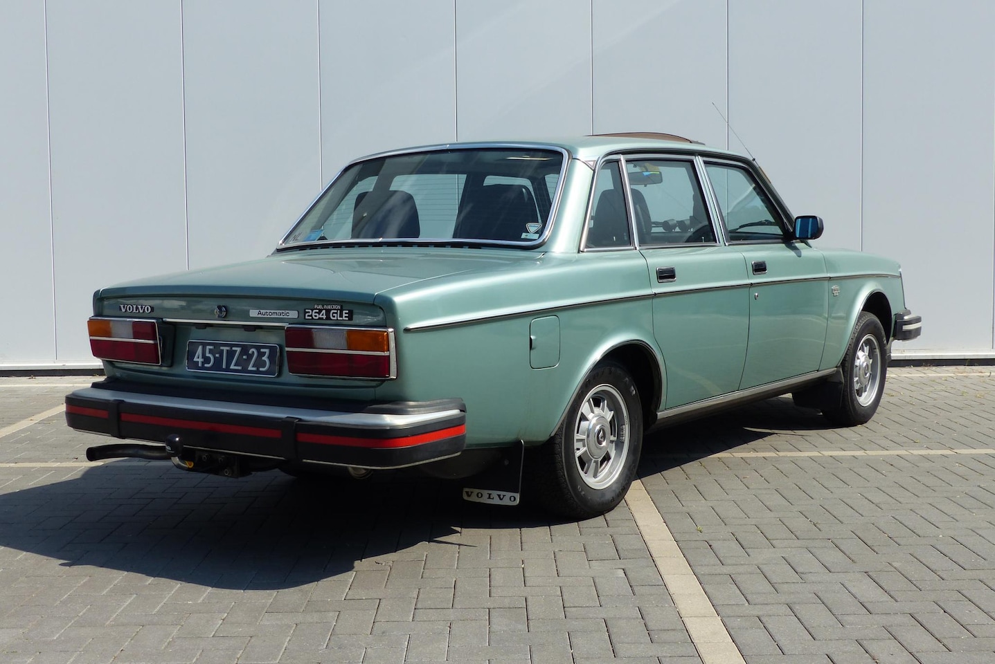 volvo-264-gle-automatic-nimmer-gerestaureerd-voertuig-in-zeer-goede-staat-lage-kilometerstand.jpg