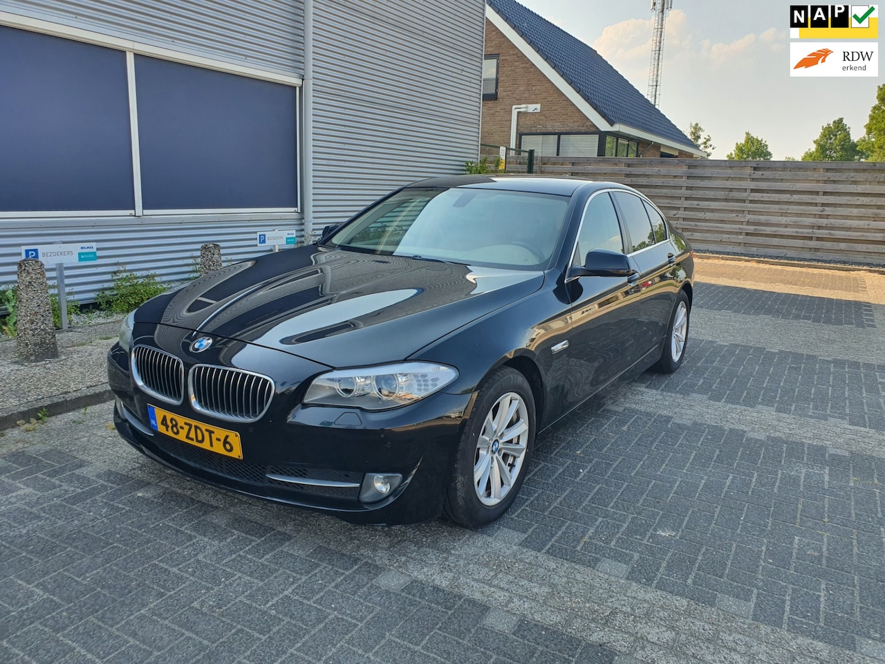 BMW 5-serie - 520i High Executive Automaat NAV.+ Clima Bj:2012 NAP! - AutoWereld.nl