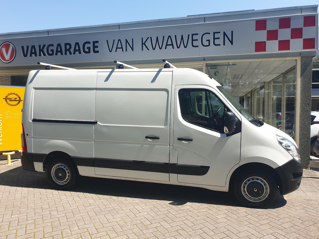 Renault Master - 2.3 D AUTOMAAT NAVI AIRCO 45562 KM !! - AutoWereld.nl