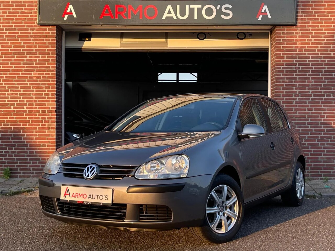 Volkswagen Golf - 1.4 FSI Businessline | Airco | Navi - AutoWereld.nl