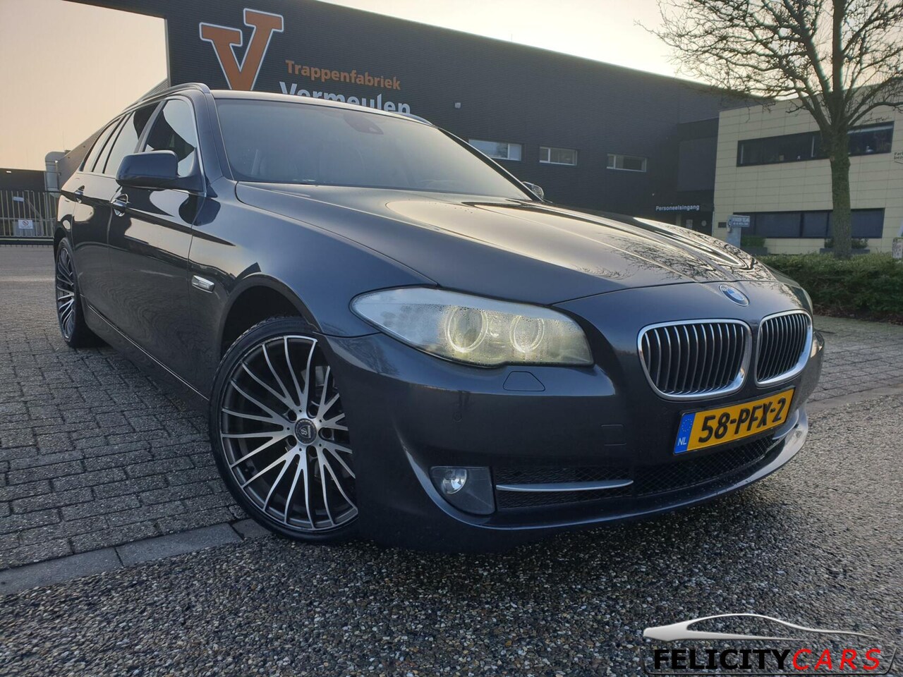 BMW 5-serie Touring - 520d High Executive leder navi 19 inch - AutoWereld.nl