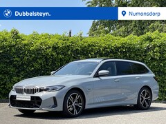 BMW 3-serie Touring - 330e xDrive M-Sport | Nieuw Model | Curved Display | Panorama | Camera