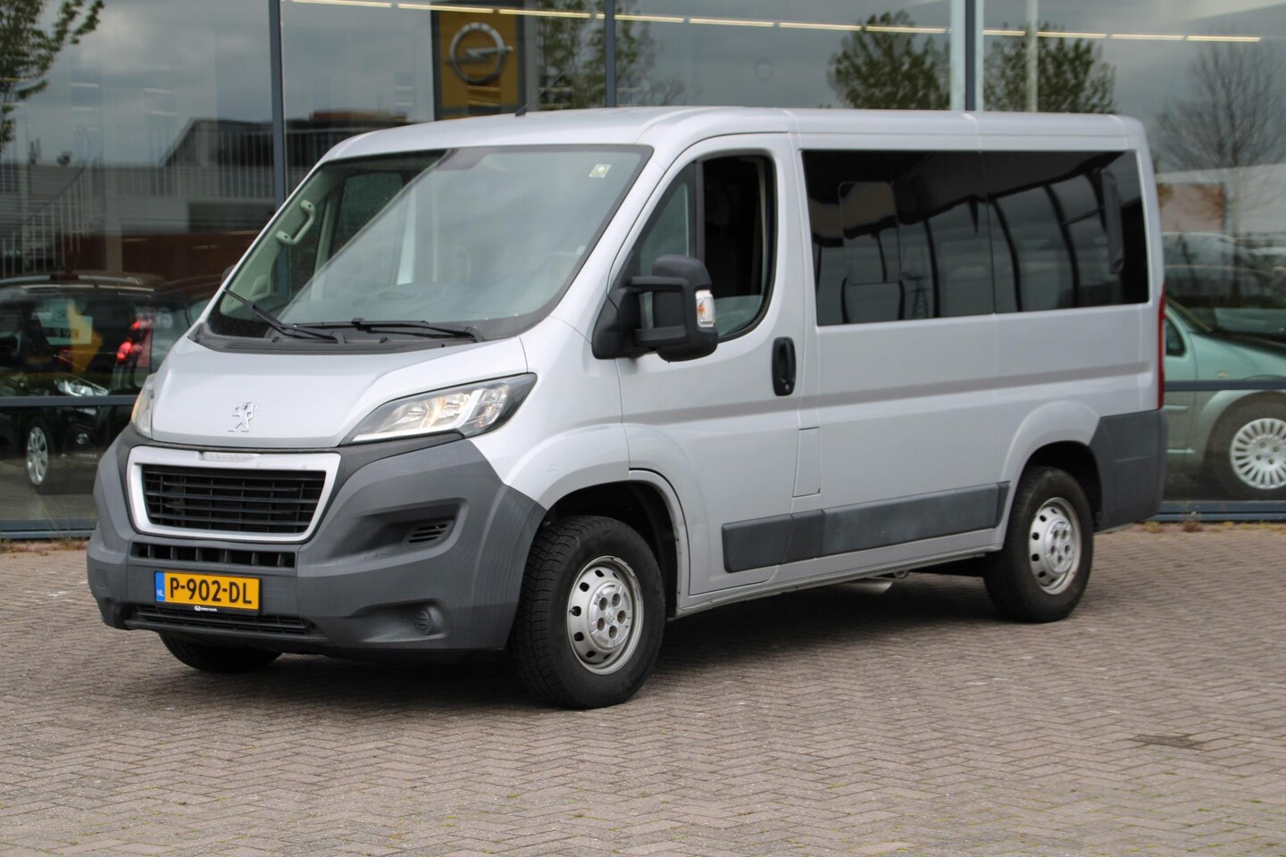 Peugeot Boxer - 330 2.0HDI 130 PK | 9 Persoons | Navigatie | - AutoWereld.nl