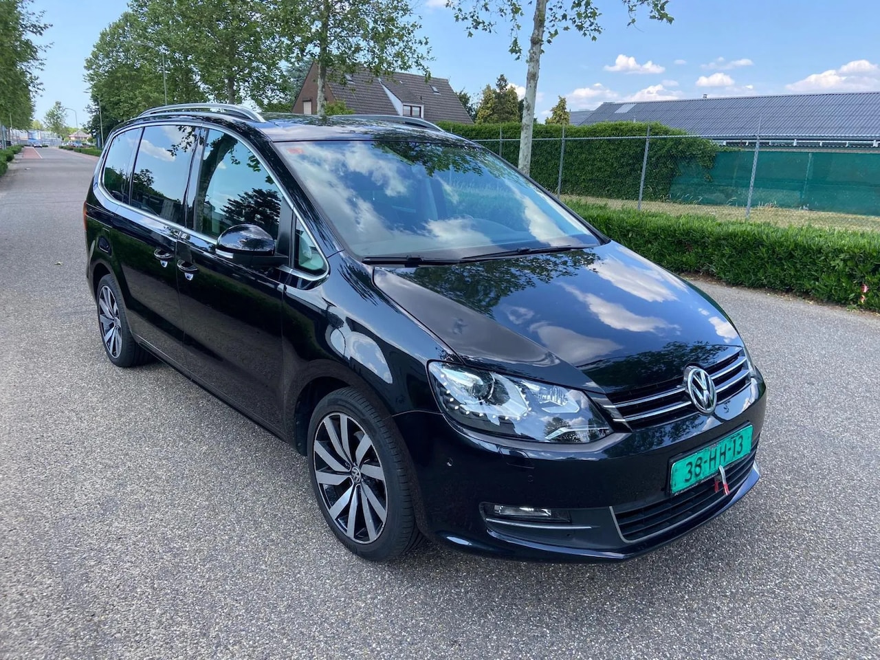 Volkswagen Sharan - 2.0 TDI DSG PANO LEDER 7 PERSOONS - AutoWereld.nl