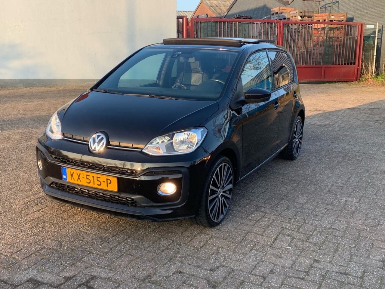 Volkswagen Up! - 1.0 TSI high up! - AutoWereld.nl