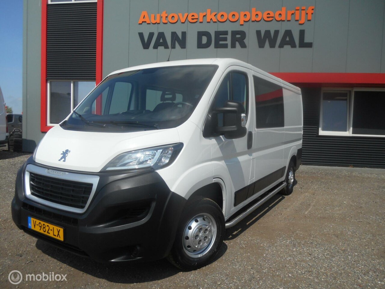 Peugeot Boxer - Bestel 330 2.0 BlueHDI L2H1DC/AIRCO/CRUISECONTROL/NAVIGATIE - AutoWereld.nl