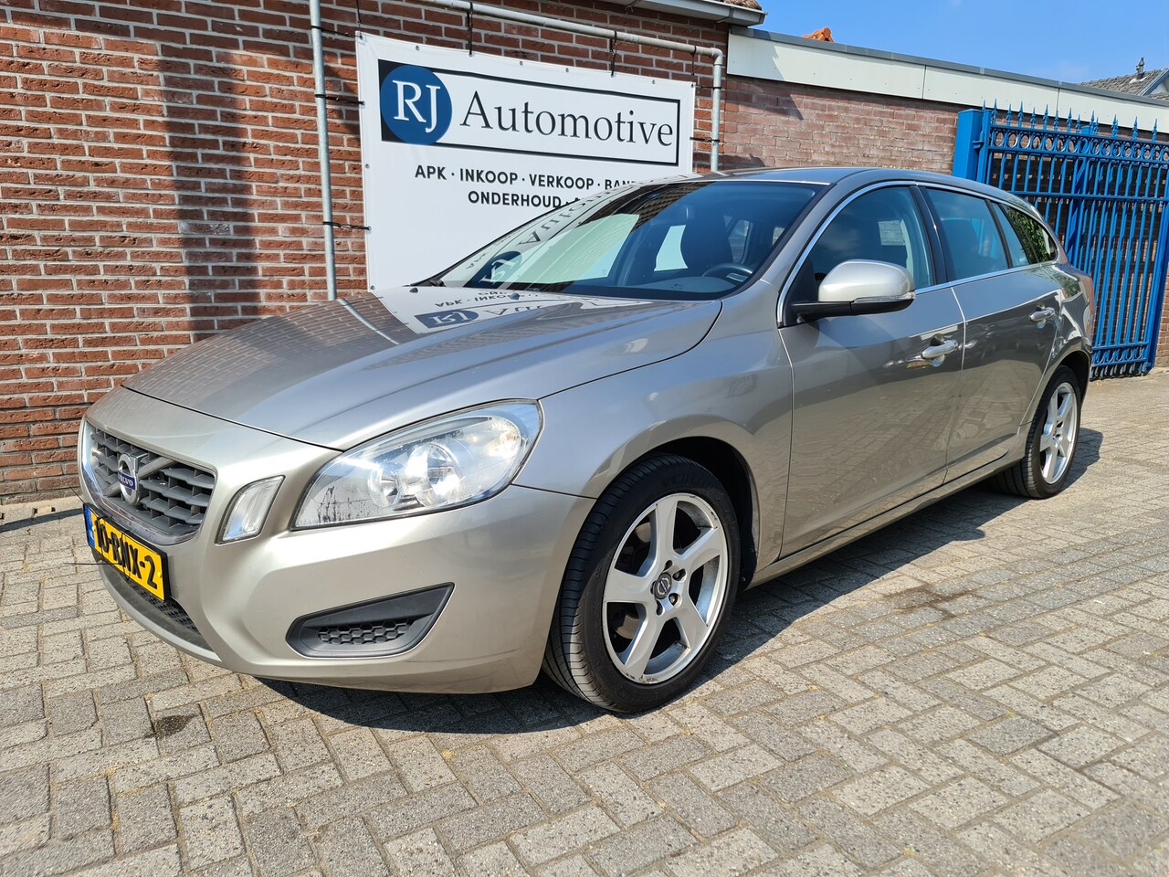 Volvo V60 - 1.6 T4 Momentum NAP/CLIMA/NAVI - AutoWereld.nl