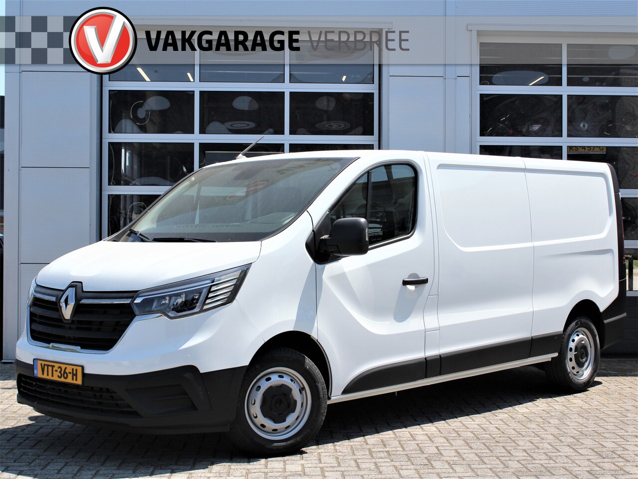 Renault Trafic - 2.0 dCi 110 T30 L2H1 Comfort | Nieuw! Direct Rijden | Lease v.a. E.484,- | Airco | CruiseC - AutoWereld.nl