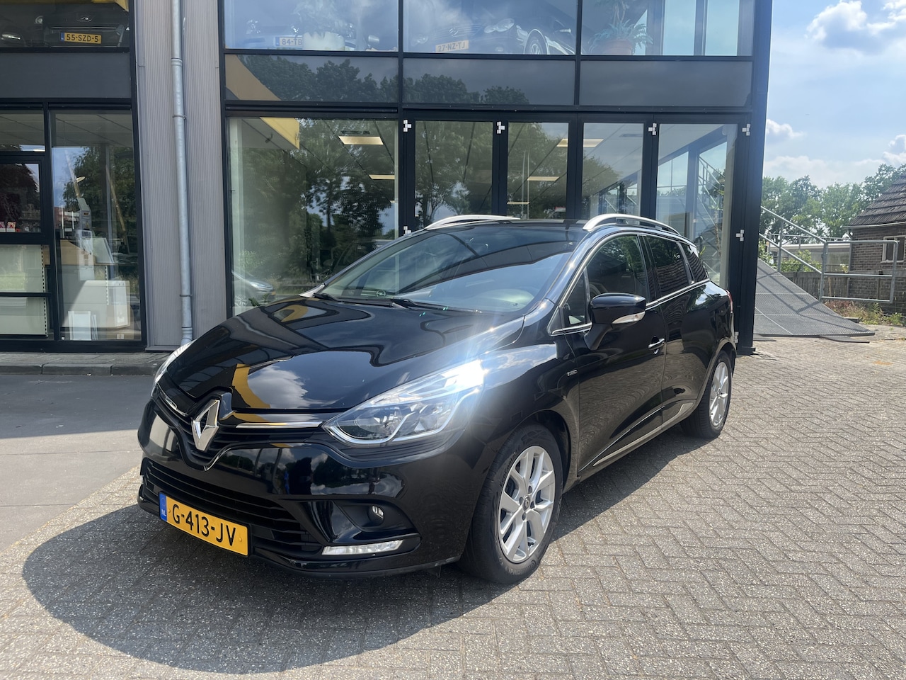 Renault Clio Estate - 0.9 TCe Limited Staat in De Krim - AutoWereld.nl