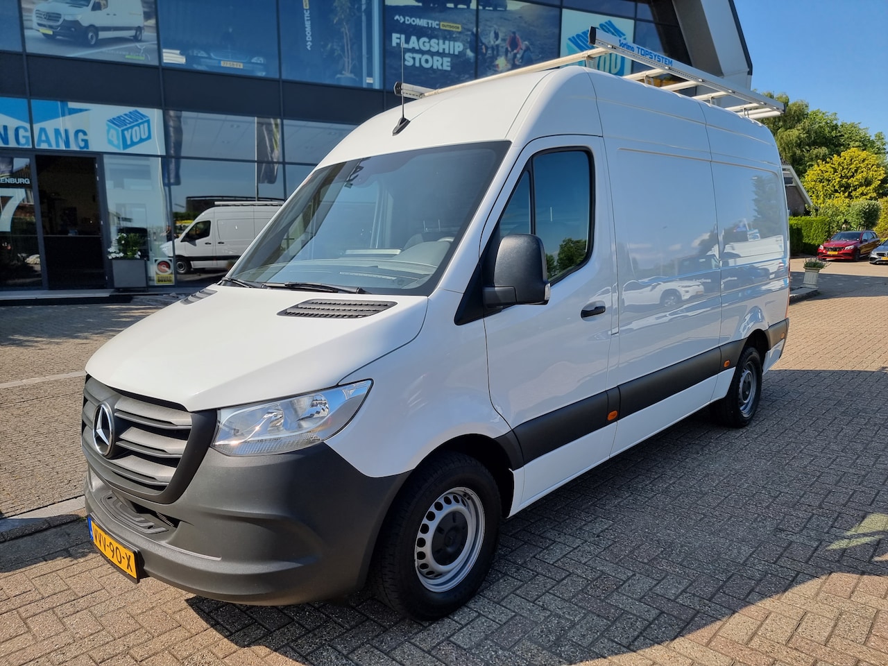 Mercedes-Benz Sprinter - 317 CDI L2-H2 Automaat * Navi * Camera * MBUX * Cruise * - AutoWereld.nl