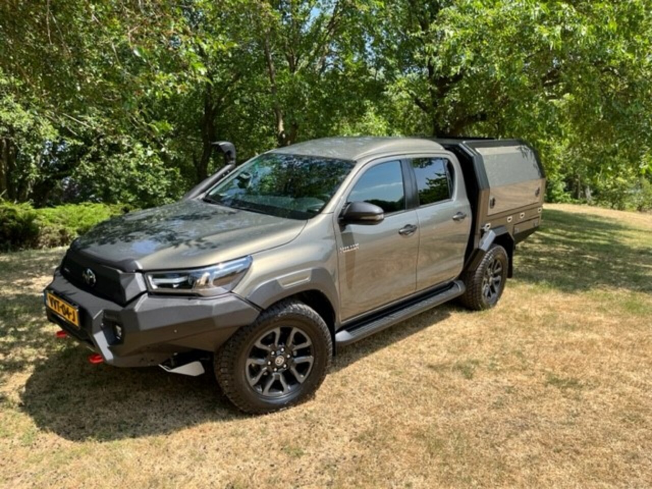 Toyota HiLux - 2.8 D-4D TD 4X4 5 PERS VAN MULTI CARGO CUSTOM EDITION XXL SMART CAB € 69.500 EXCL Fiscaal - AutoWereld.nl