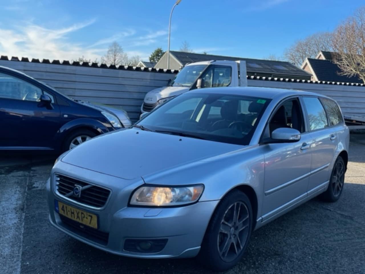 Volvo V50 - 2.4 D5 Edition II Aut5 | ECC | LMV | Leer | Navi | Exportprice 3500 ex BPM - AutoWereld.nl