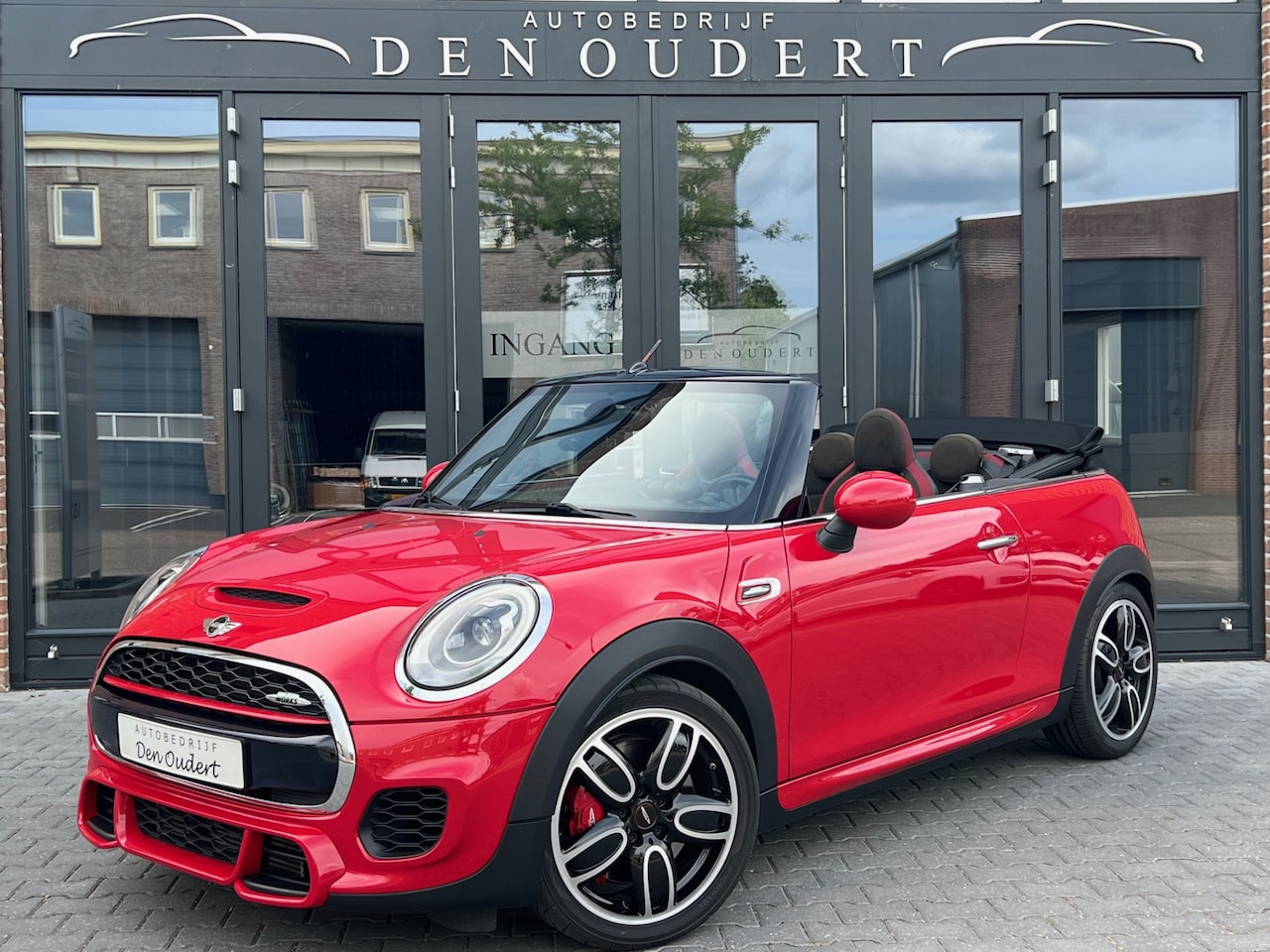 MINI Cabrio - 2.0 John Cooper Works Chili NAVI/LED/CAMERA - AutoWereld.nl