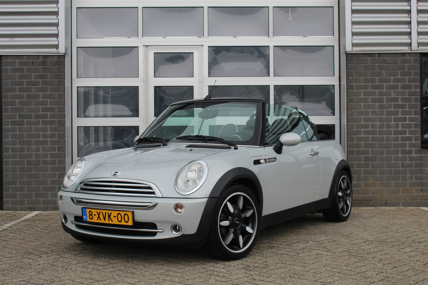 MINI Cabrio - 1.6 Sidewalk / Leer / Airco / Cruise / PDC / 17" LMV - AutoWereld.nl