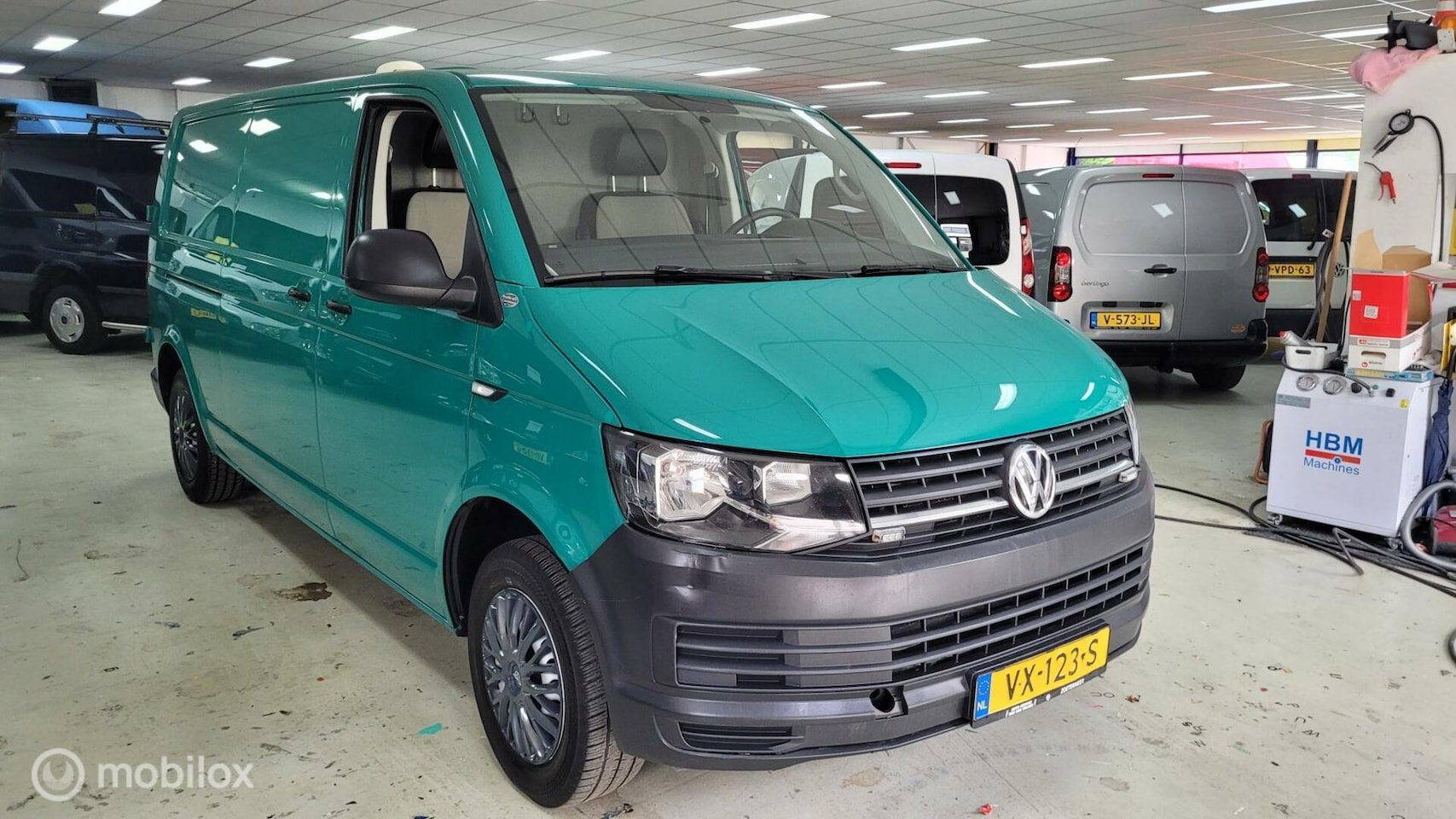 Volkswagen Transporter - 2.0 TDI L2H1 airco navigatie - AutoWereld.nl