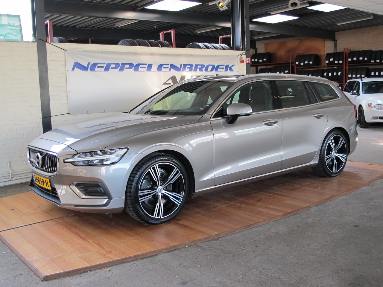 Volvo V60 - 2.0 T5 Inscription 2.0 T5 Inscription - AutoWereld.nl