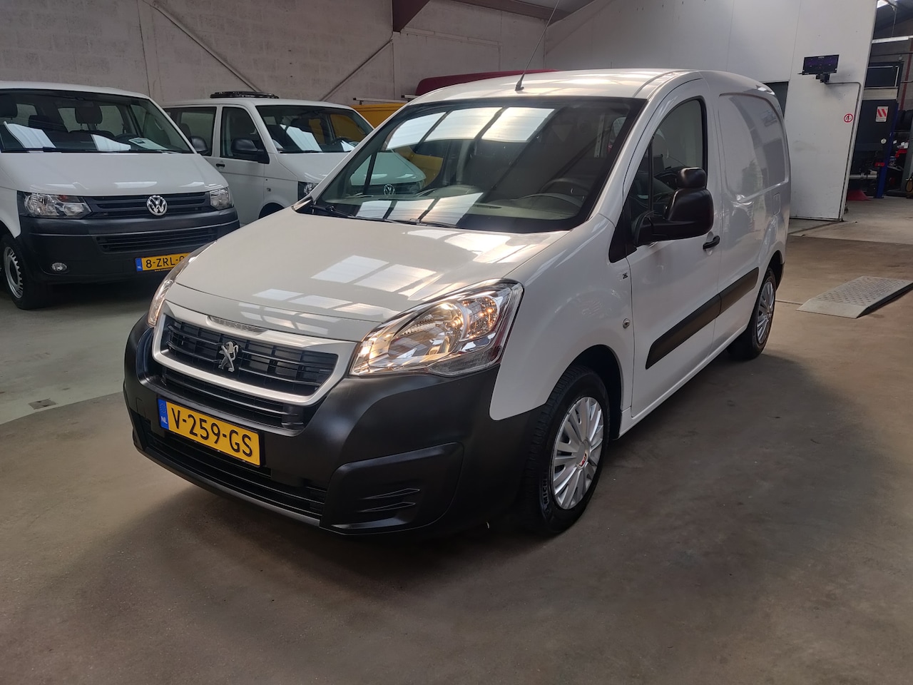 Peugeot Partner - 120 1.6 BlueHDi 75 L1 XR 120 1.6 BlueHDi 75 L1 XR - AutoWereld.nl