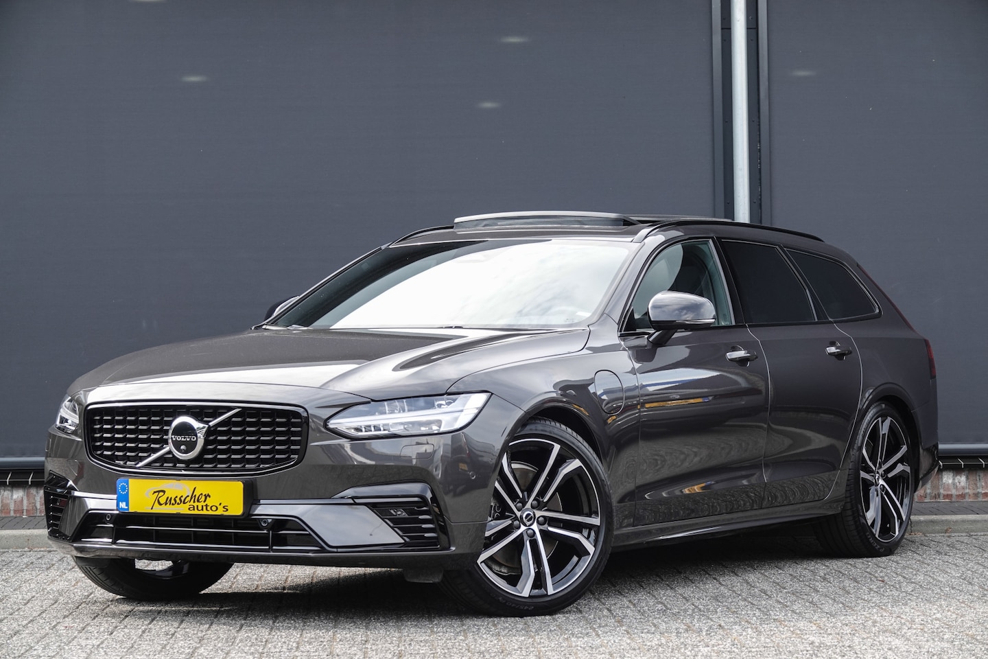 Volvo V90 - R-Design T8 455Pk Recharge | Long Range | AWD | Ultimate Dark - AutoWereld.nl